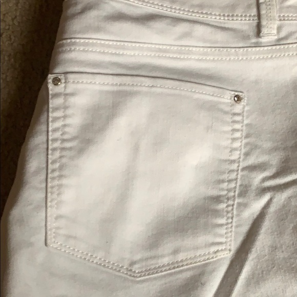 Stylish chic white denim WHBM - Picture 4 of 4